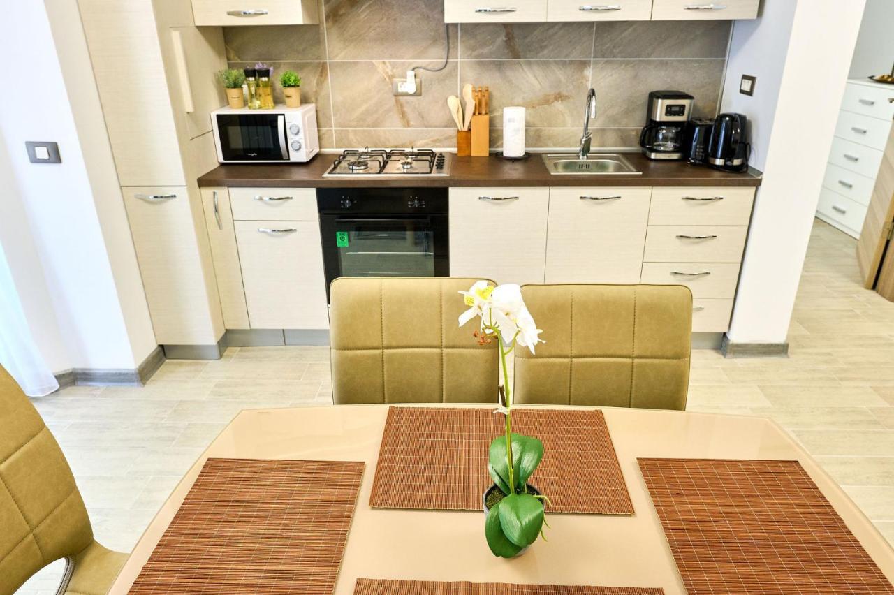 Sunset View Apartment- Pools Mamaia