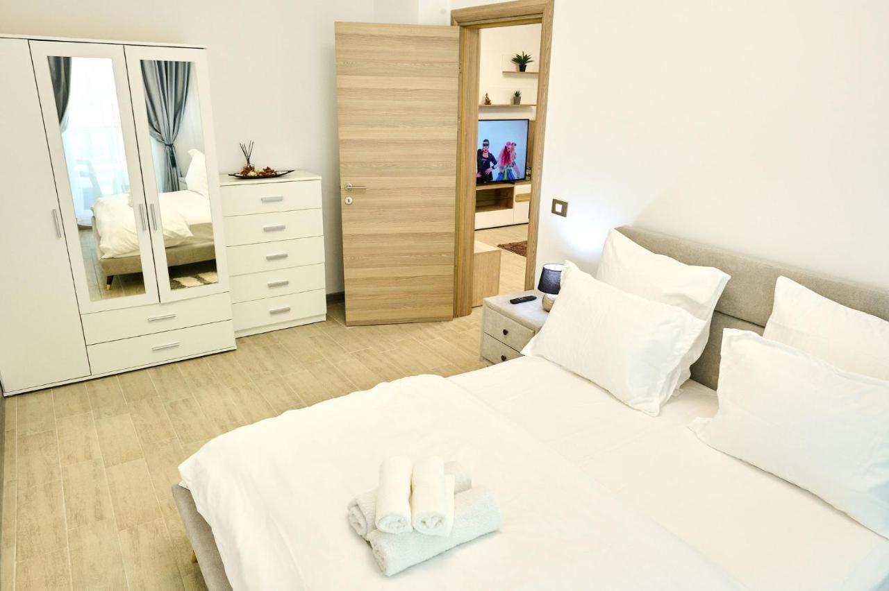 Sunset View Apartment- Pools Apartment Mamaia